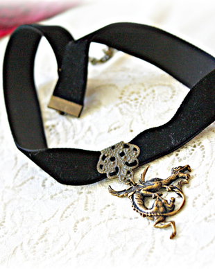 Choker cu gargui si catifea neagra