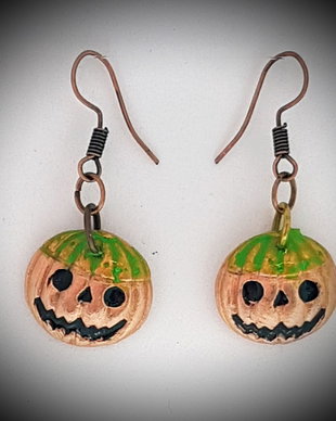 cercei agatatori din cupru in forma de dovleac sculptat pentru Halloween, pictati cu rasina UV