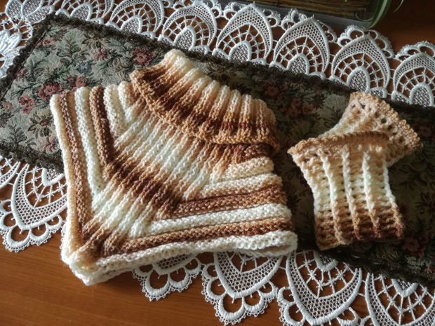 Guler și manşete tricotate