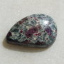 Cabochon eudialit (INDIA - lucrat manual) aprox 29x20x6.5 mm