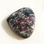 Cabochon eudialit (INDIA - lucrat manual) aprox 29x25x5.5 mm