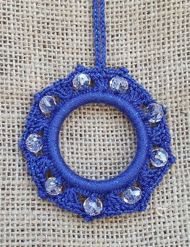 Set 2 ornamente crosetate de Craciun, coronite bleumarin de agatat