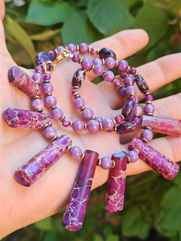 Set de bijuterii  compus din colier și cercei din regalit violet, phosphosiderit și hematit electroplacat