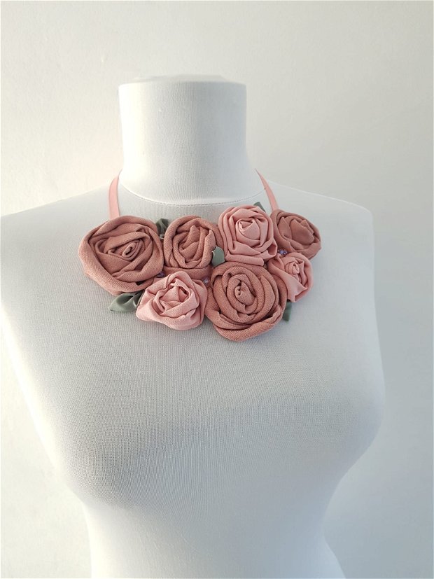 Colier "Blooming Roses"