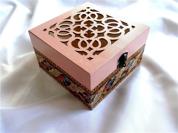 Cutie din lemn decorata 39930