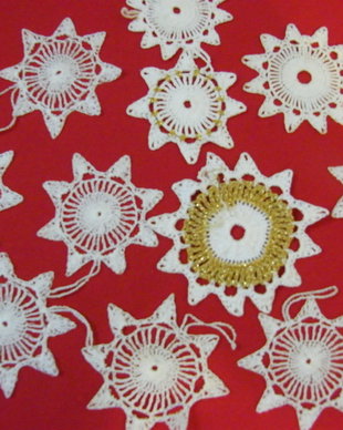 11 stelute crosetate decor brad