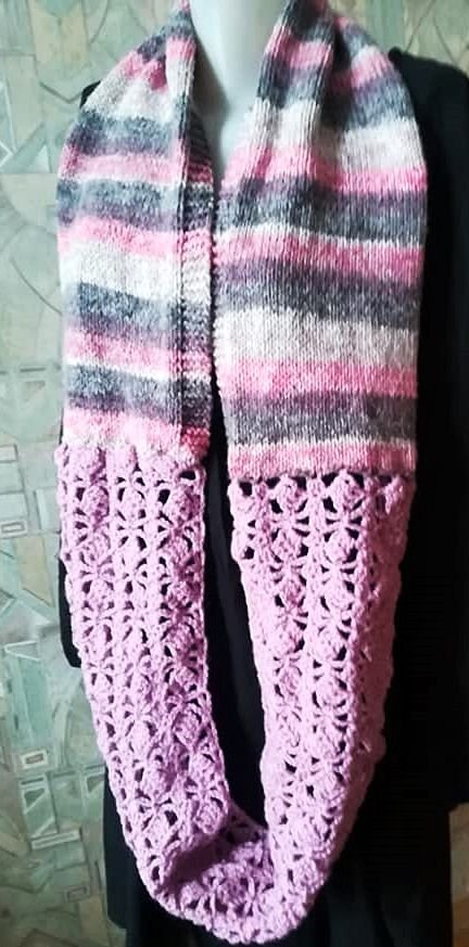 fular circular tricotat / crosetat roz si gri