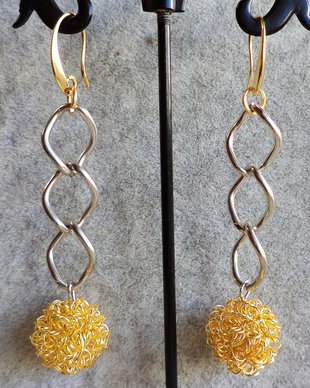 Cercei handmade cu margelute crete