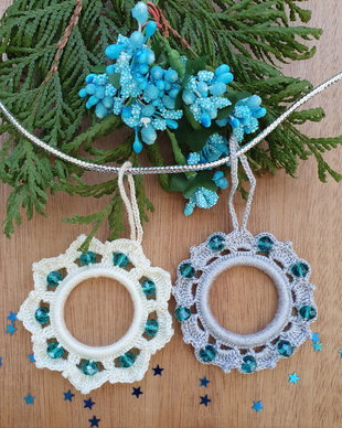 Set 2 Ornamente crosetate de Craciun, decoratiuni pentru bradul de Craciun
