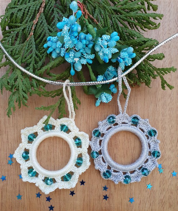 Set 2 Ornamente crosetate de Craciun, decoratiuni pentru bradul de Craciun