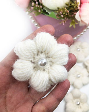 Floricele pufoase crosetate manual