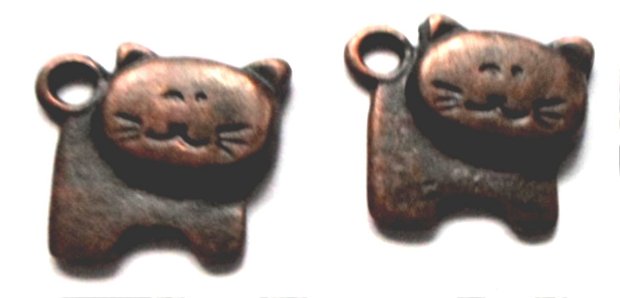 Charm metalic pisica patrata cupru