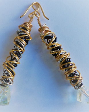 Cercei din sarma de cupru placata cu aur si cristale tip swarovski - random