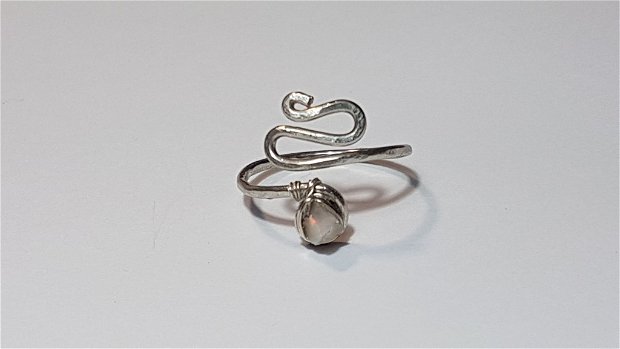 Inel unicat, inel din argint,inel cu opal etiopian.