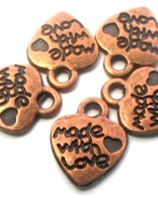 Charm metalic inima cu inima mica MADE WITH LOVE cupru