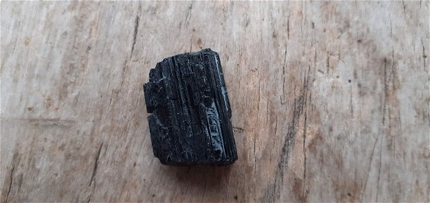 Turmalina neagra, bruta, 23x16x7-8 mm