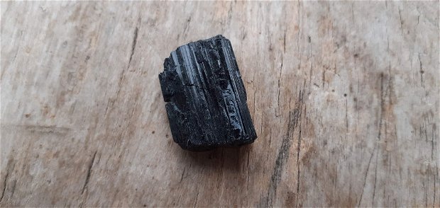 Turmalina neagra, bruta, 23x16x7-8 mm