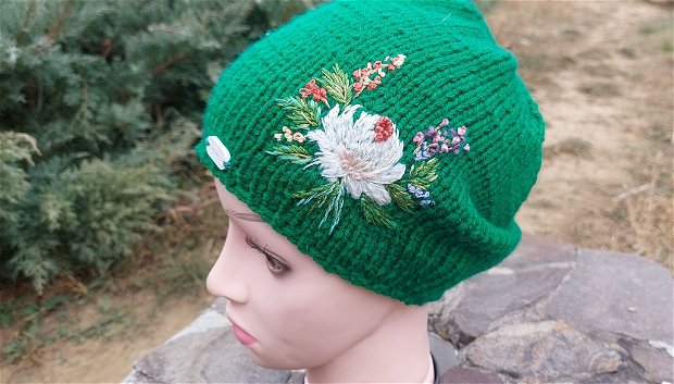 Căciulă tricotata crizantema verde