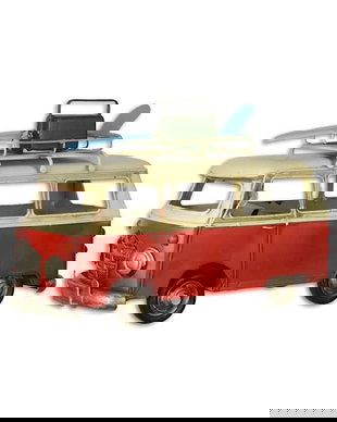 Model de autobuz cu placa de surf