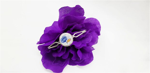 Bratara delicata "Blue Flower" dintr-un fragment de portelan