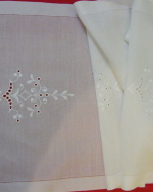 Set 2 perdelute cu broderie