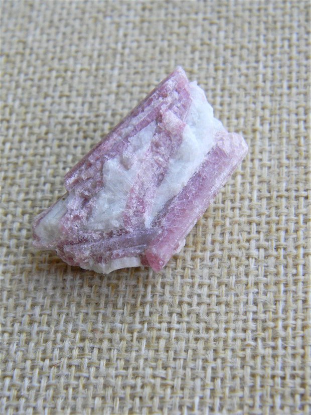 Specimen - turmalina roz (rubelit) (M9)