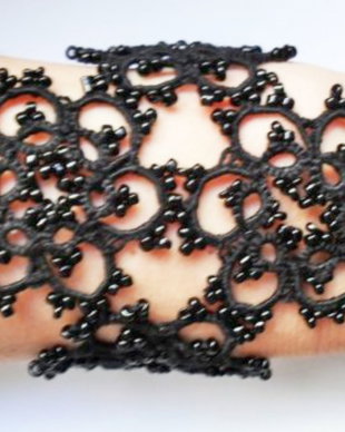 Bratara dantela neagra cu margelute negre, bratara dantela frivolite