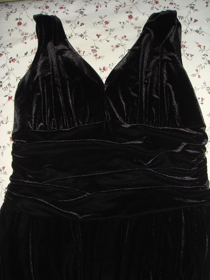 Rochie noua, din catifea neagra
