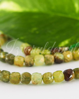 Garnet fatetat 4-4.5x4-4.5mm(1)