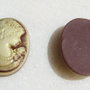 Camee MICA din rasina ovala galben aurie cu baza maron aprox 24x17.5x4 mm