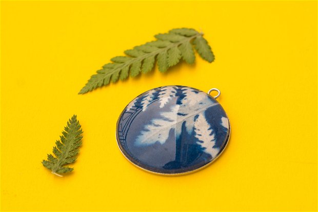 Medalion cianotip cu ferigi - 4 cm