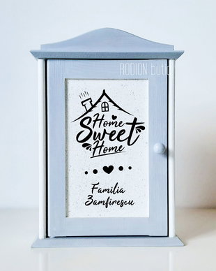 Cuier pentru chei tip dulapior, personalizat cu nume HOME SWEET HOME