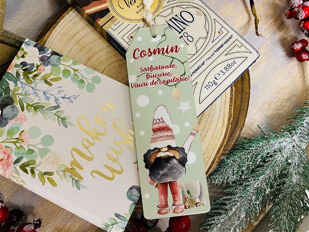 Semn de carte personalizat cu mesaj de Craciun - Gnomes Making Christmas