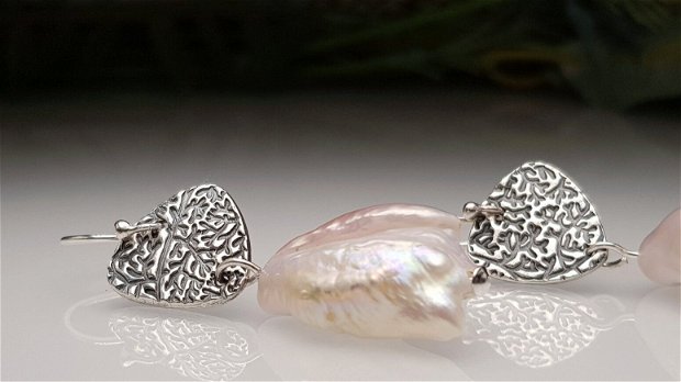 Cercei lucrati manual cu perle baroque - ''Corals''