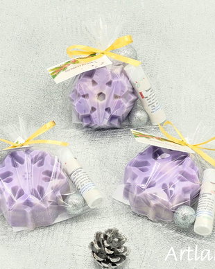 Cadouri - Săpun natural cu tei și lavanda,  balsam de buze natural Chocolate