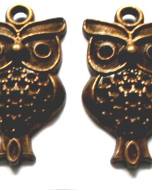 Charm metalic bufnita cu model pe corp bronz