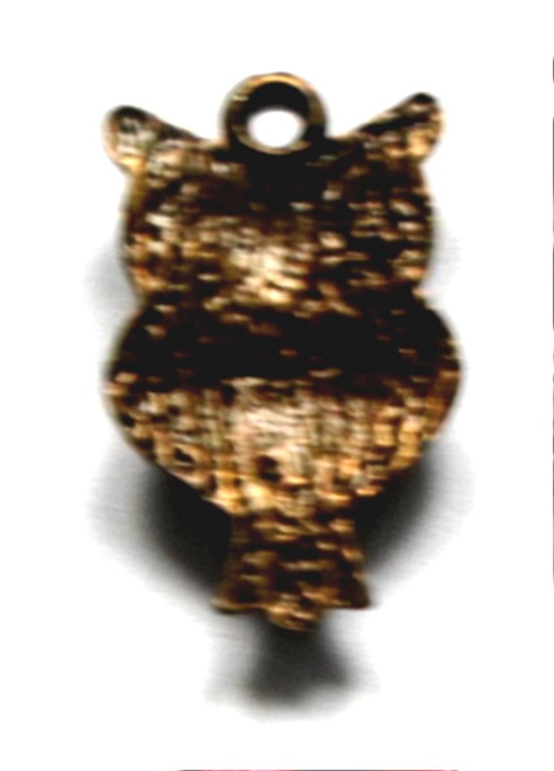 Charm metalic bufnita cu model pe corp bronz