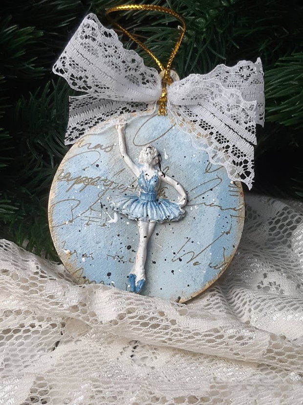 Glob/ decoratiune/ ornament pentru bradul de Craciun, cu balerina