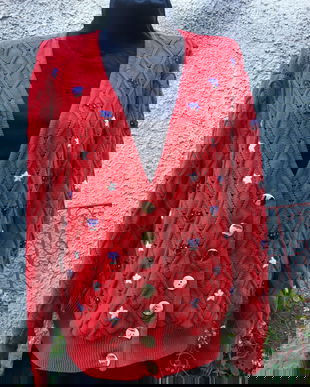 Pulover cu aplicatii florale