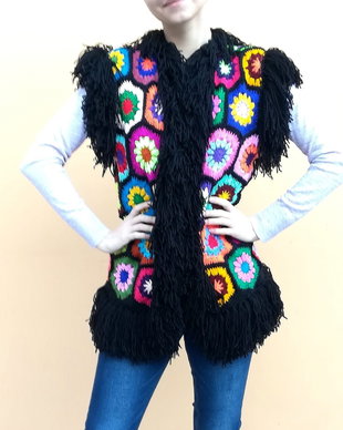 Vesta/Bundita dama neagra crosetata cu flori multicolore/ Boho/ Handmade