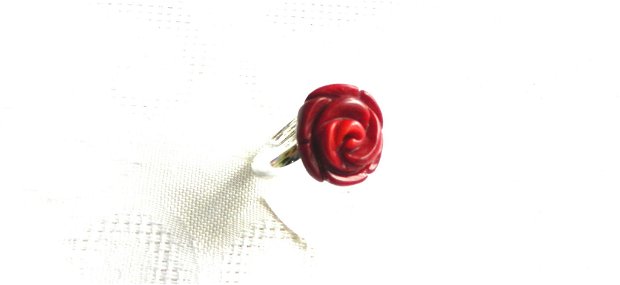 Set cercei şi inel cu caboşoane trandafiri din coral natural roşu