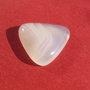 Cabochon triunghiular din agata alba dungata aprox 25x26x6.5 mm