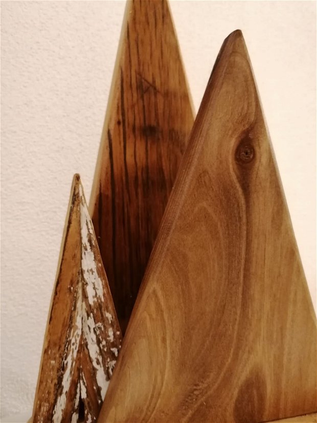Decoratiune din lemn