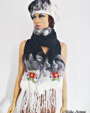 Fular impaslit, cu motiv floral