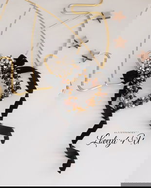 CRISTINNA - Broșă Brăduț Happy Christmas , Broșă festiva in tonuri de auriu și negru