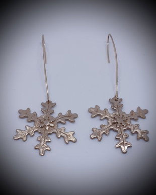 Cercei de autor, in forma de fulgi de zapada din bronz auriu, atarnatori