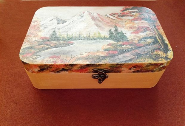 Cutie din lemn cu peisaj de toamnă tarzie