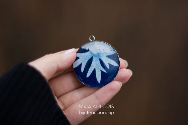 Medalion cianotip, produs unicat, print albastru natural