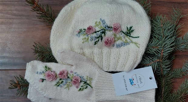 Set Căciulă  și mănuși tricotata manual  Transafir roz