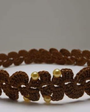 Choker crosetat